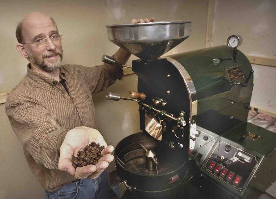 Man brandt zelf koffiebonen